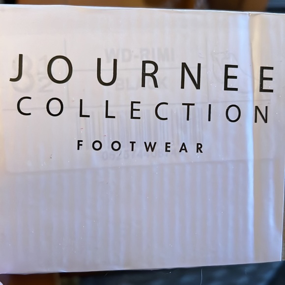 Journee Collection Footwear - Picture 5 of 6